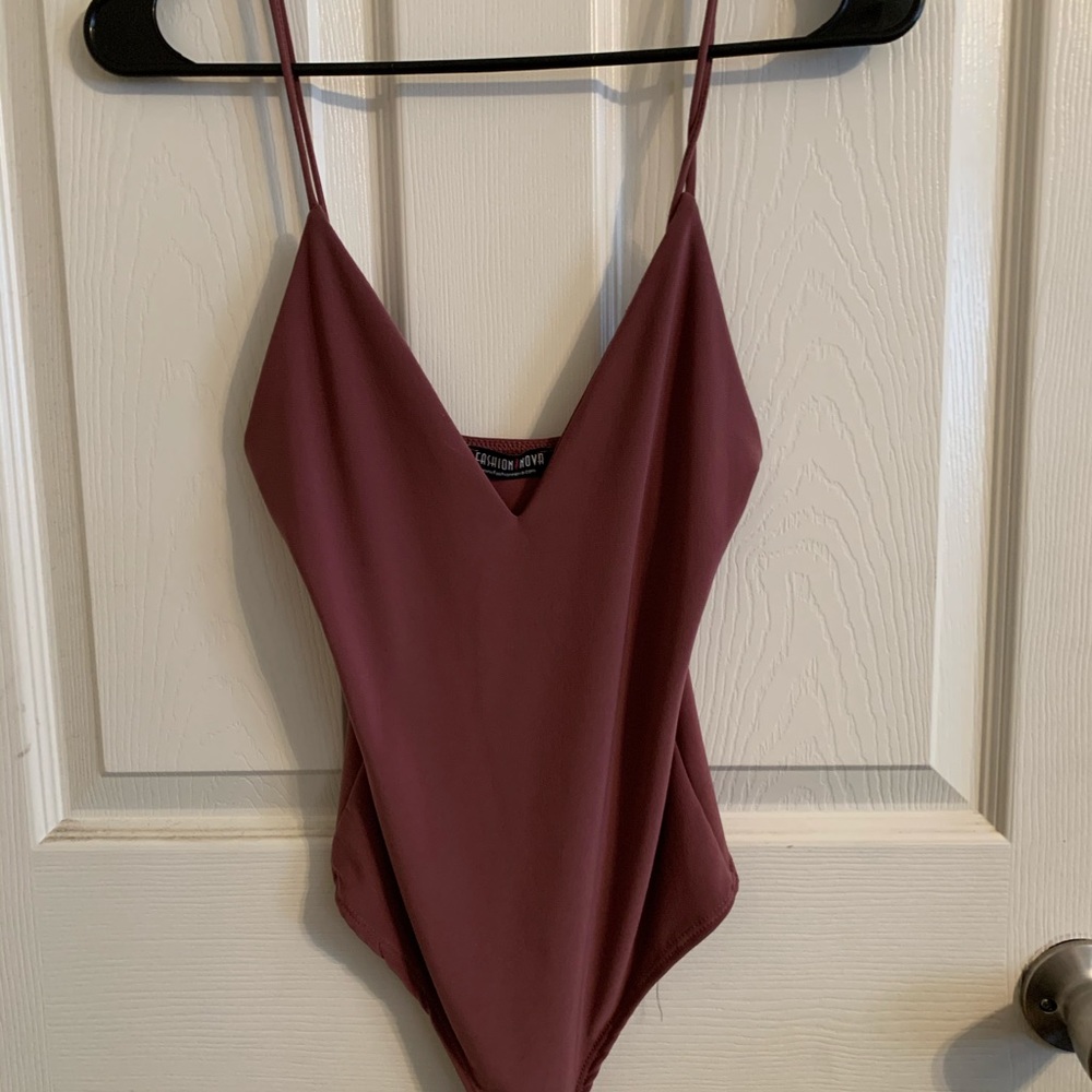 Fashion nova low v top